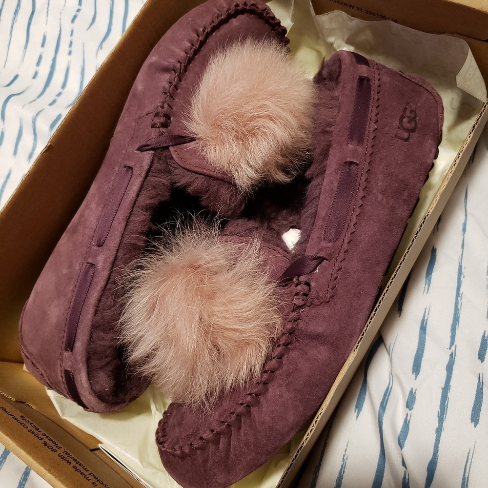 Ugg Dakota pom pom moccasins